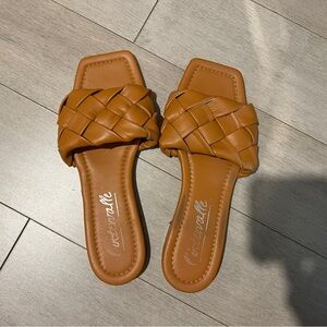 L'INTERVALLE Tan Braided Slide Sandals